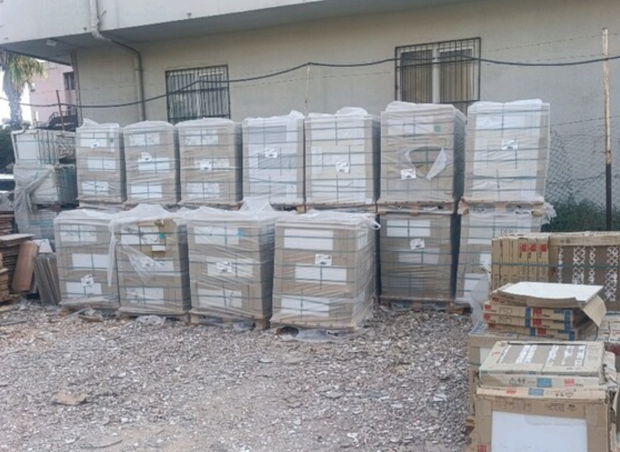 TIR BAZINDA DEFOLU FAYANS SERAMİK